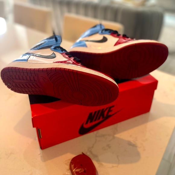 jordan 1’s size 9.5 - Picture 5 of 6